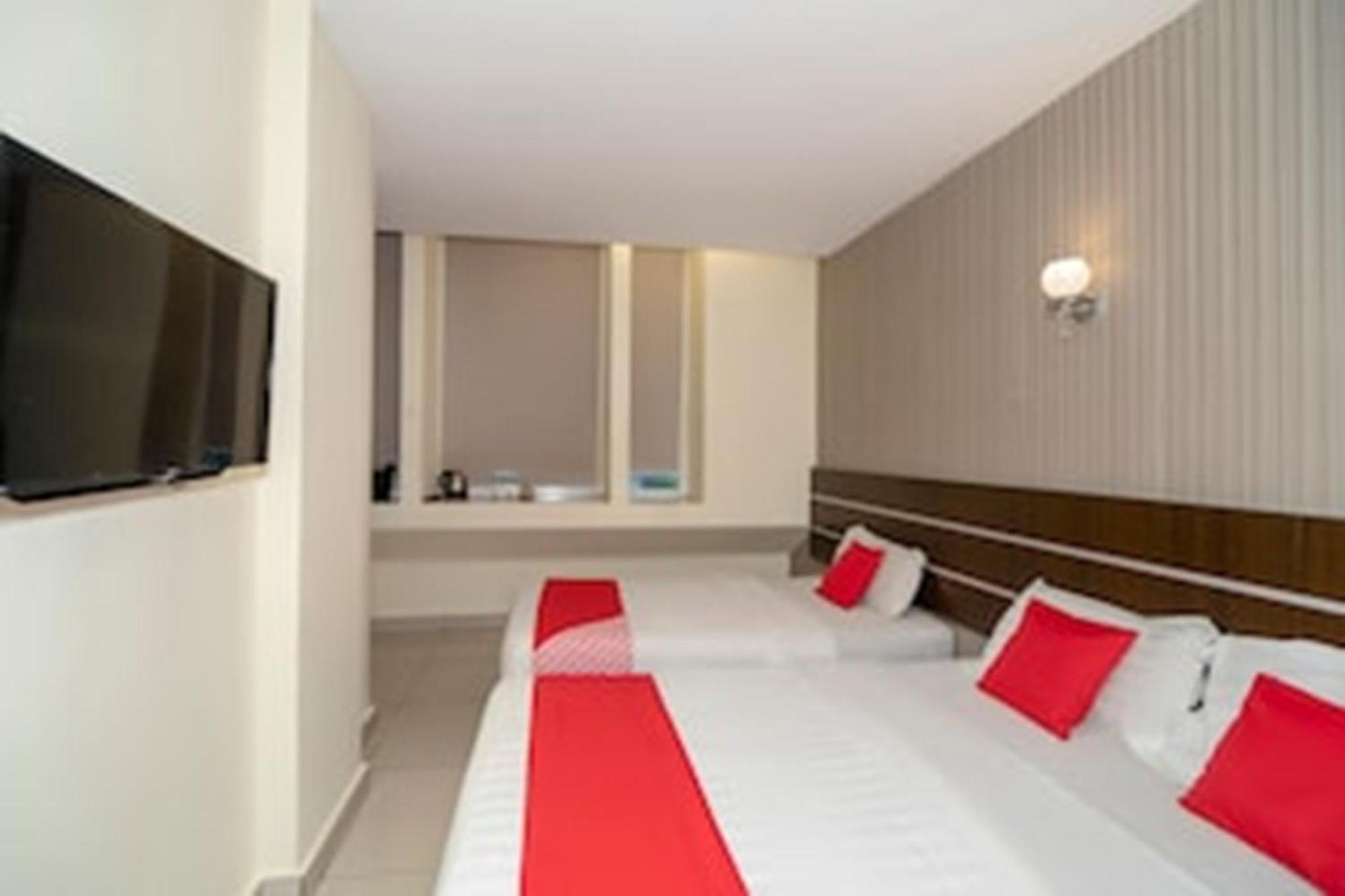 Super Oyo 89944 Hotel 2*