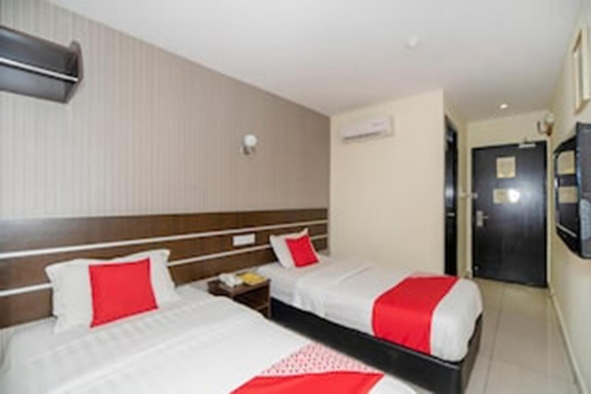Super Oyo 89944 Hotel 2*